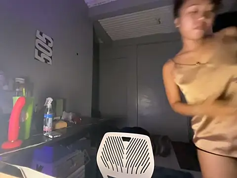 PinayLina18 élő XXX-chatje