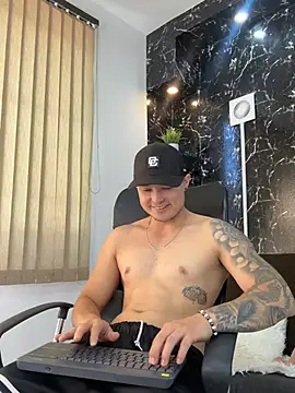 Alexander_ferre Adlı Modelin Canlı XXX Sohbeti