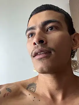 sorry-mom69's Webcam Show