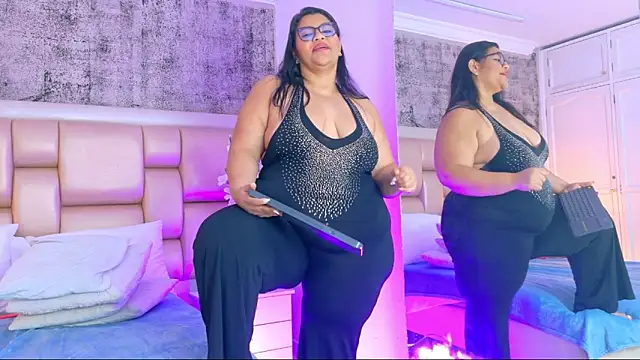 SelennaCooper Adlı Modelin Canlı XXX Sohbeti