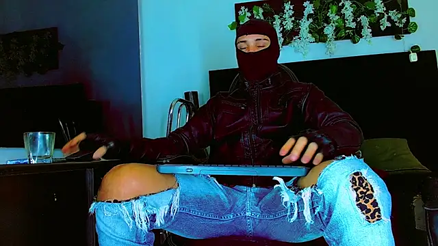 HannibalLester Show in webcam