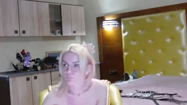 DomCaprisse: απευθείας συνομιλία ΧΧΧ