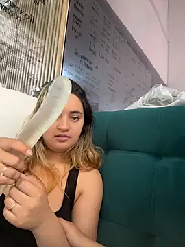 Antonella_Julieta 网络视讯表演