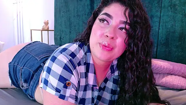 AgathaLynx Adlı Modelin Canlı XXX Sohbeti