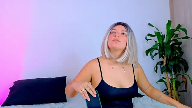 kimandlu Adlı Modelin Canlı XXX Sohbeti