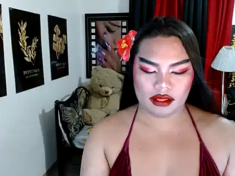 Show modela TSbrianaHugeCock na web-kameri