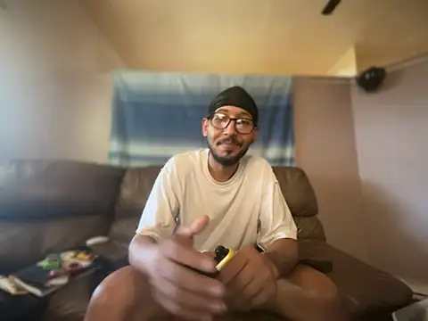 ThrowedWorldWide élő XXX-chatje