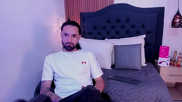 Hisoka_011 élő XXX-chatje