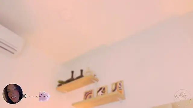 Emely_Deluxe élő XXX-chatje