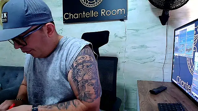 maximo_daddy élő XXX-chatje