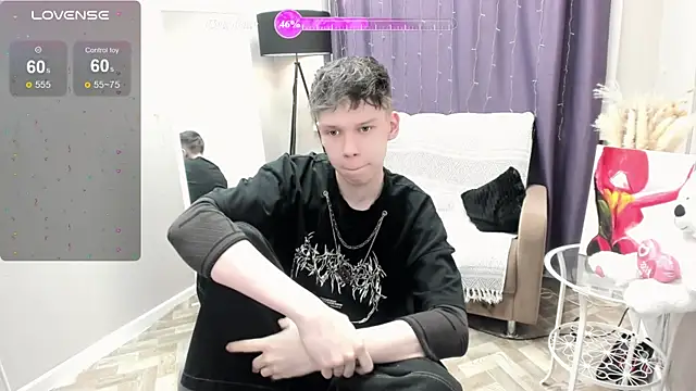 Show modela EliotMars na web-kameri