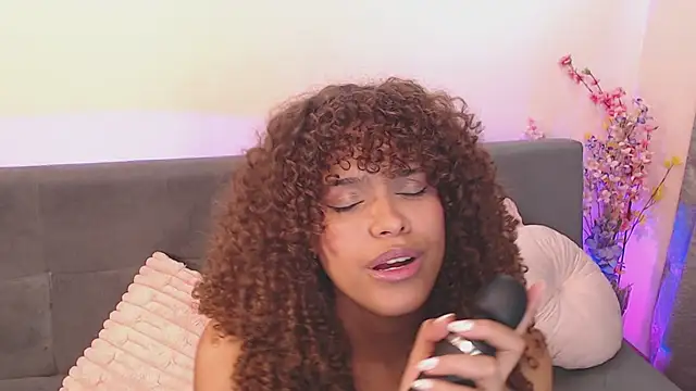 Amelia_bss Adlı Modelin Canlı XXX Sohbeti