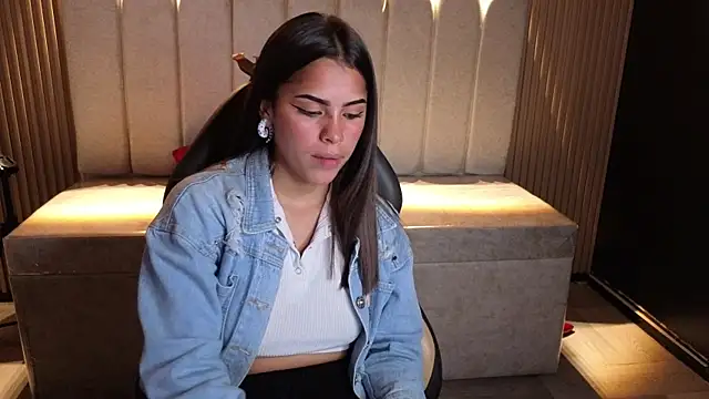 _chloe_1: онлайн-секс-чат