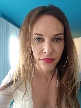 Luna_Kitanna: διαδικτυακό σόου στην κάμερα