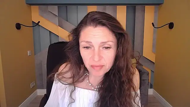 EllaLong Chat XXX in diretta