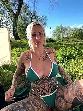 CoraDiamond Chat XXX live