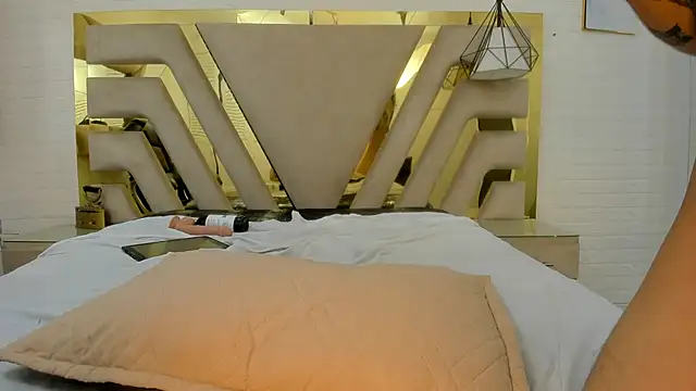 Goldentemptation_ webcam show