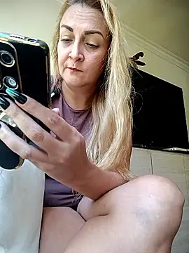 Chat +18 de adriana_p25 ao vivo