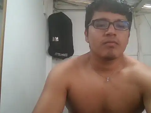 UnevenFlake348 Adlı Modelin Web Kamerası Şovu