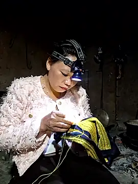 miomio-12's Live XXX Chat