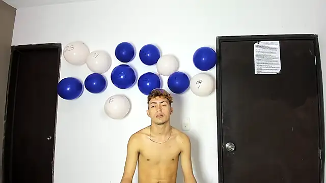 AVENGER_BOYS2026 Adlı Modelin Web Kamerası Şovu