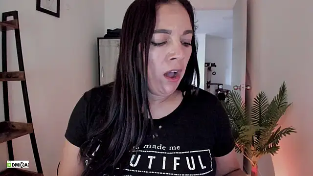 urcute_kitten's Live XXX Chat