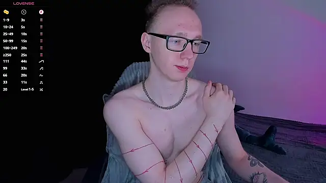 Show modela Alex_silent na web-kameri