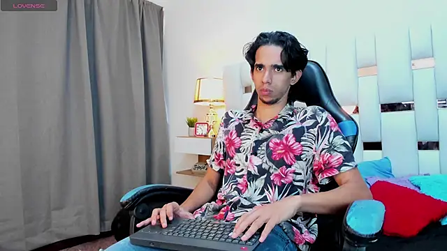 Alessandro_Abruzzo Adlı Modelin Web Kamerası Şovu