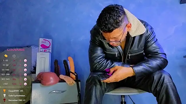 TomLover_12 在線直播表演