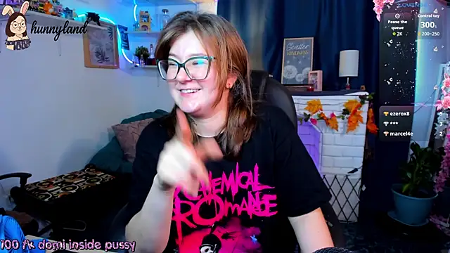 HunnyyLove Adlı Modelin Canlı XXX Sohbeti