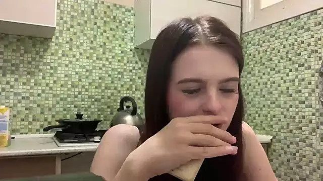 XXX chat uživo modela KikiAmino