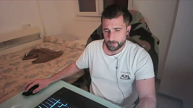 alex877x Show in webcam