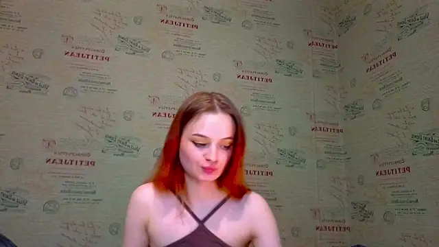 emi_less live XXX chat