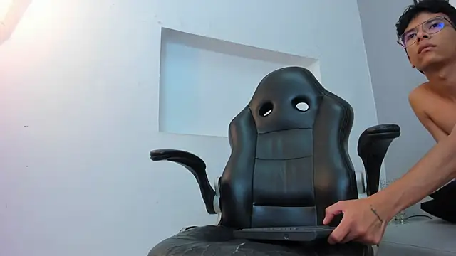 عرض كام adams_bobby