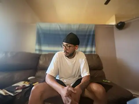 ThrowedWorldWide élő XXX-chatje