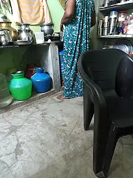 Tamilselviroja- Adlı Modelin Canlı XXX Sohbeti