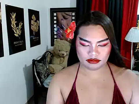 TSbrianaHugeCock 在線直播表演