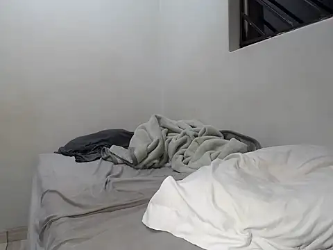 Pokazy przed kamerką – KinkyJXxX