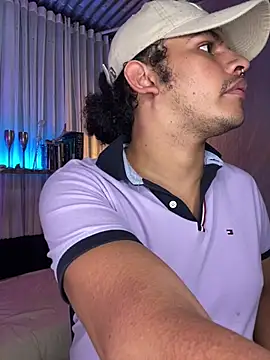 Pokazy przed kamerką – JaviCollins-