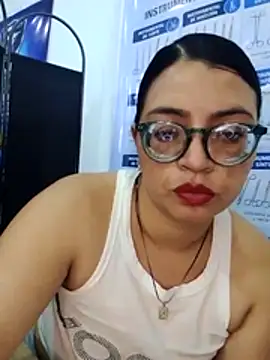 SOFI__10 élő XXX-chatje