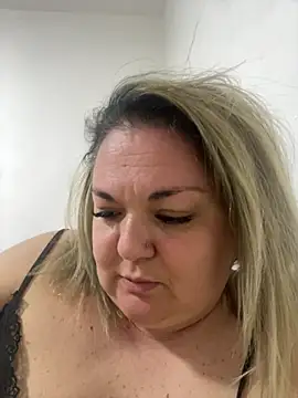 MikyVesela Chat XXX in diretta