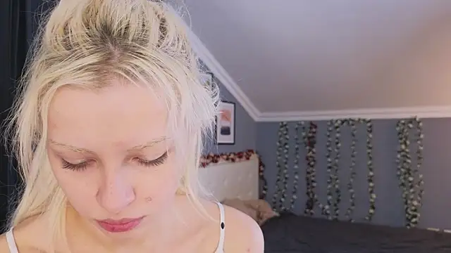 Naomi_Demio Pertunjukan Webcam