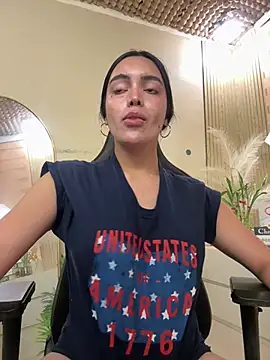 TS-SimplyTheBest: διαδικτυακό σόου στην κάμερα