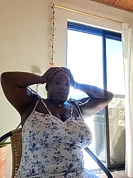 Chat +18 de Adrilovechocolate ao vivo