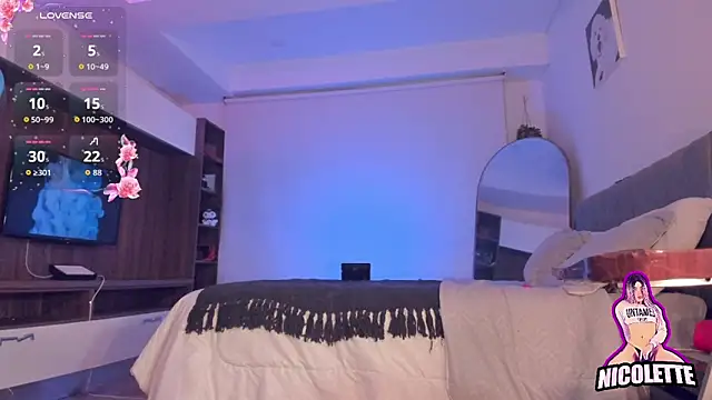 nicolette_tay Show in webcam