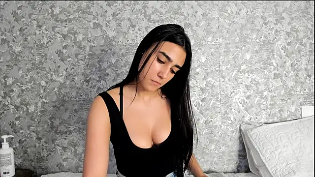 Anika_H Chat XXX in diretta