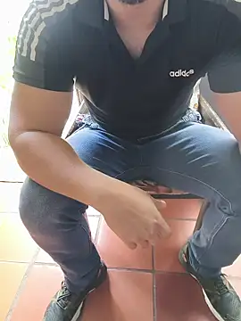 Show modela Blanco2023 na web-kameri