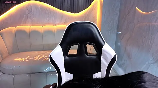 Tifany_Tx élő XXX-chatje