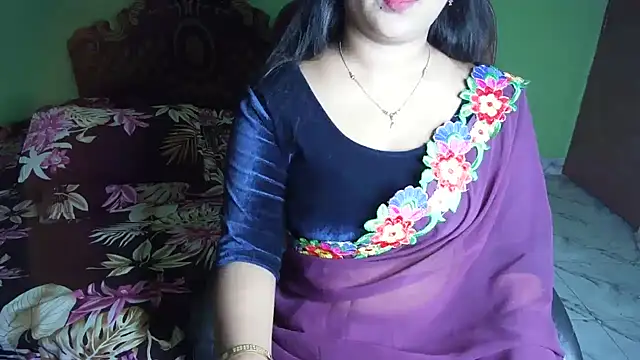 แชท XXX สดของ BengaliQueenStar