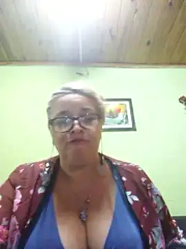 momismilf544's Live XXX Chat